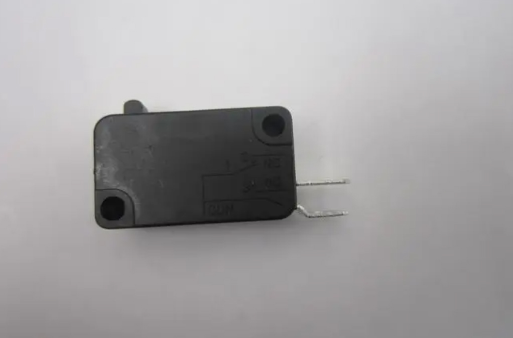 華工公司產(chǎn)品出廠(chǎng)合格率達(dá)100%，顧客滿(mǎn)意率達(dá)99%，受到用戶(hù)好評(píng)